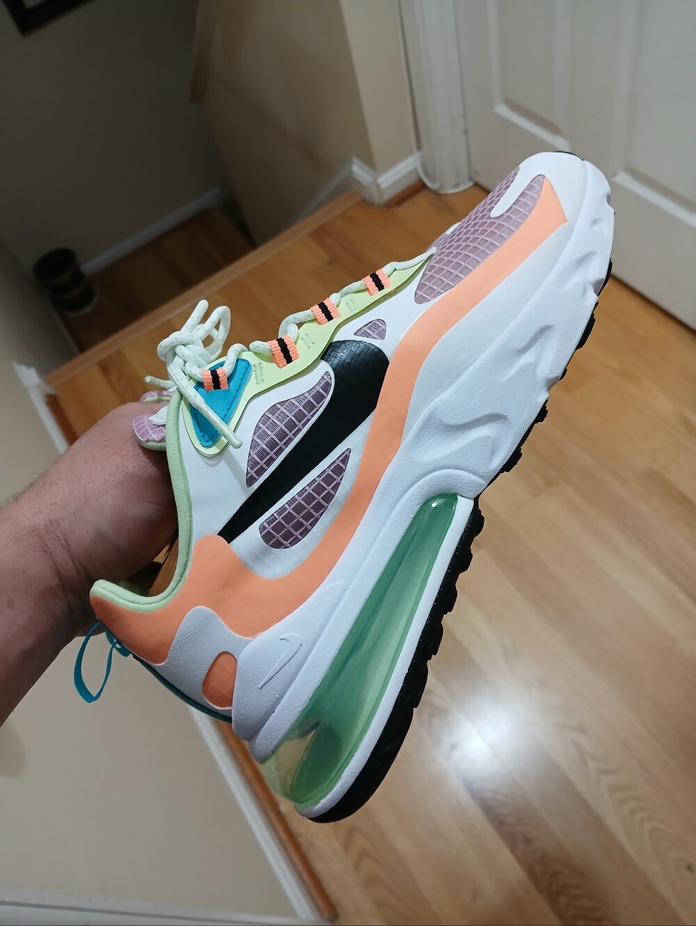 Nike AirMax 270 React SE Comfort/Athletic Lifestyle Shoes Size 8.5 for Women - Picture 3 of 14